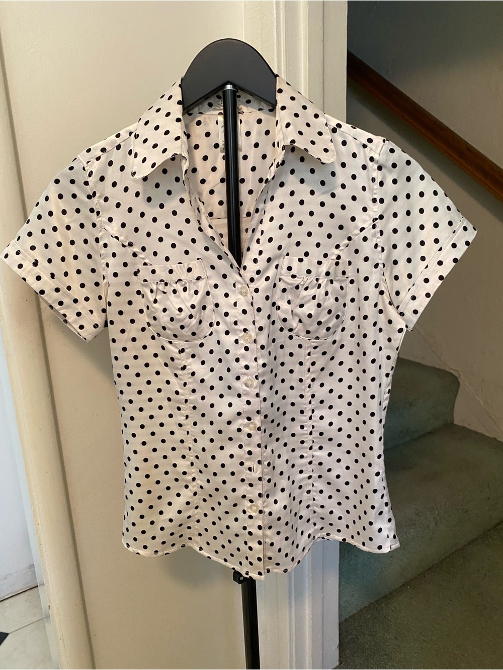 Forever 21 White Short-Sleeve Black Polka Dot Button-Up Shirt, size small